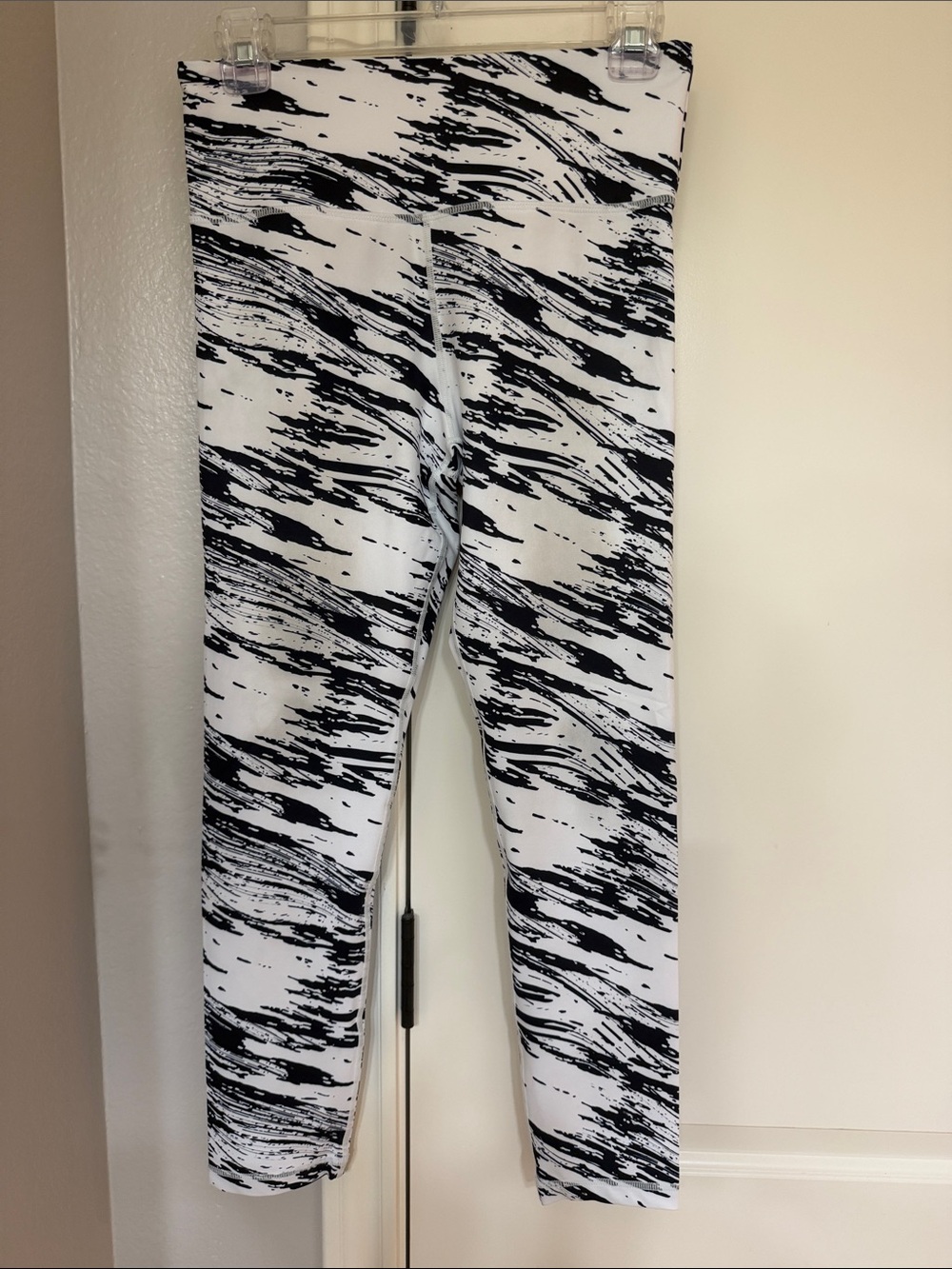 Women's High-Rise Black & White Brushstroke Leggings